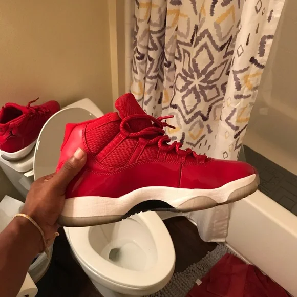 Jordan 11 - Picture 2 of 2